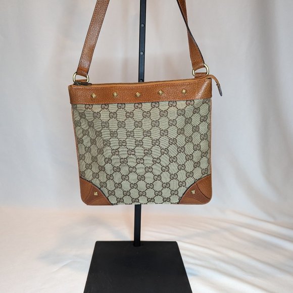 GUCCI Studded Flat Messenger Bag - Picture 4 of 11